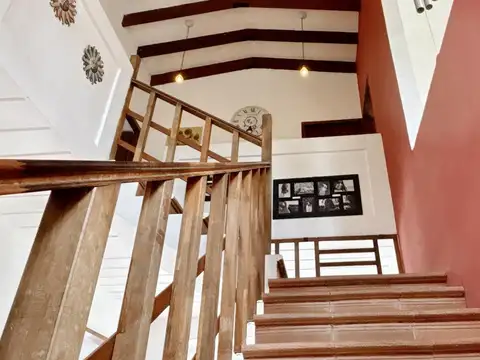 Casa en Venta con 3 cocheras