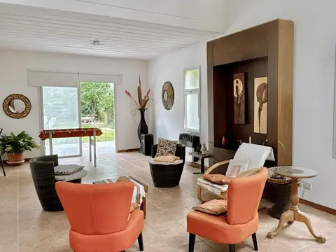 Casa 5 ambientes con 3 baños