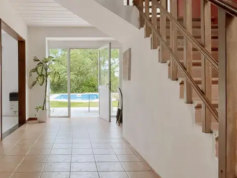 Casa en Venta con 3 cocheras