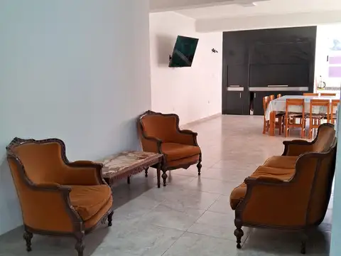 Casa en Venta en Berazategui, USD 400.000