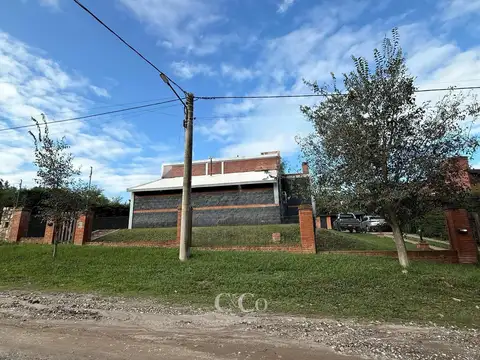 Casa 8 ambientes con 3 baños