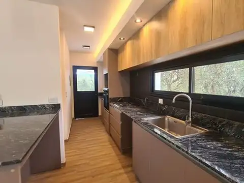 Casa 4 ambientes con 3 baños