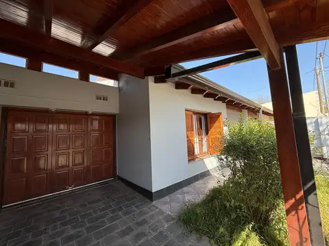 Casa en Venta con 2 cocheras