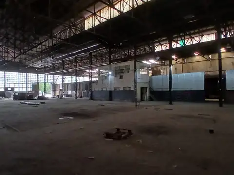 Galpón 1000m2 más 1400m2 de playa