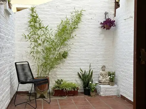 Joaquín V. González 1100, Piso pb