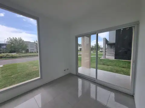 Casa de 4 ambientes con cochera a estrenar en  venta en Barrio Acacias Puertos, Escobar