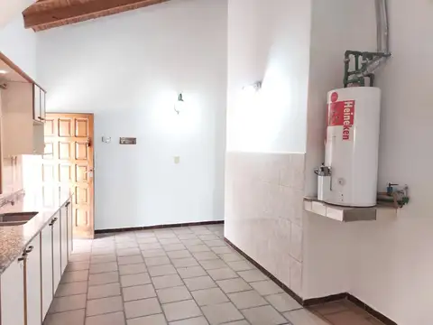 Casa en Alquiler con 1 cochera