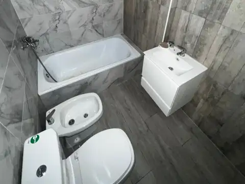 Venta en Parque Chacabuco. Departamento Monoambiente con Patio, a estrenar.
