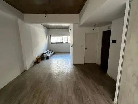 Avenida José María Moreno 1000, Piso pb