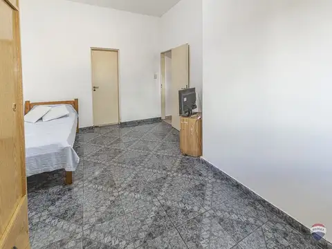 VENTA DEPARTAMENTO 2 AMBIENTES CON PATIO FLORES