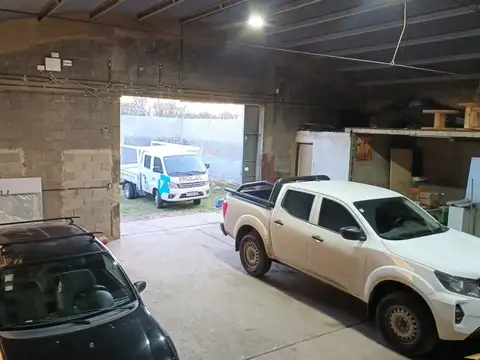 VENTA GALPON REFACCIONADO A 100 MTS DE AV COLON