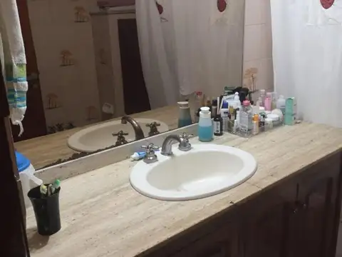 Casa 5 ambientes con 3 baños