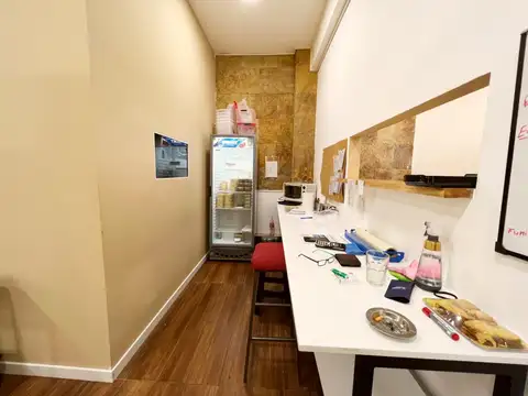 Excelente Local Comercial Frente a Estación de Tren en Martínez