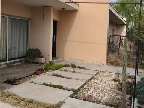 CASA 3 DORMITORIOS ,BARRIO VISTA CIELO ,GUAYMALLÉN
