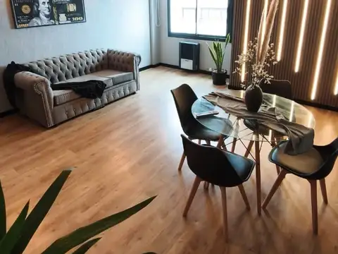 Venta departamento 4 ambientes con dependencia. Zona Plaza Mitre