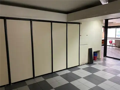 OPORTUNIDAD   VENTA de oficina al frente,  planta libre de 106 m2.