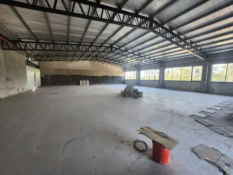 Local en Alquiler Via Pública