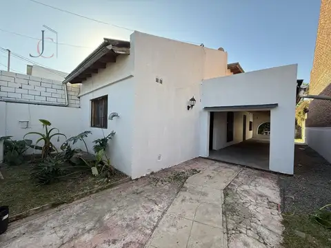 Casa 4 ambientes en lote propio en Castelar Norte