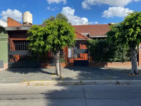VENTA CASA 4 AMBIENTES CASTELAR