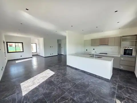 Casa en Venta al Oeste