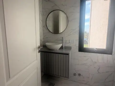 Casa 4 ambientes con 3 baños