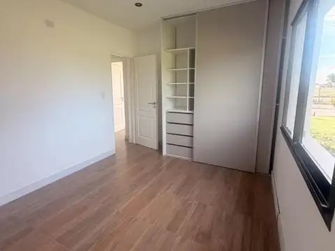 CASA A LA VENTA HORIZONTES AL SUR, FINANCIA 50% 