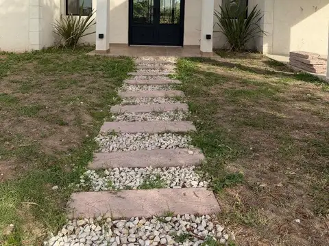 CASA A LA VENTA HORIZONTES AL SUR, FINANCIA 50% 