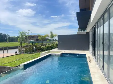 Casa 6 ambientes con 6 baños