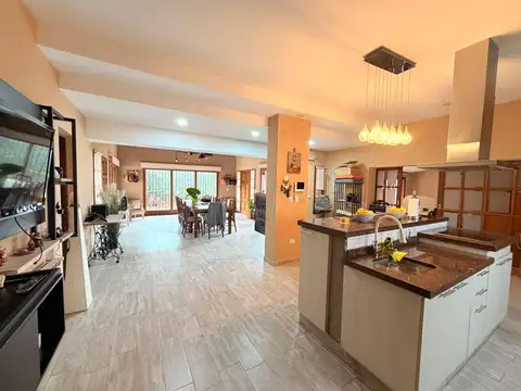 VENTA/PERMUTA Casa 3 dormitorios con piscina. Antártida Argentina, Rosario