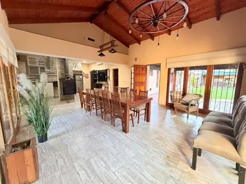 VENTA/PERMUTA Casa 3 dormitorios con piscina. Antártida Argentina, Rosario