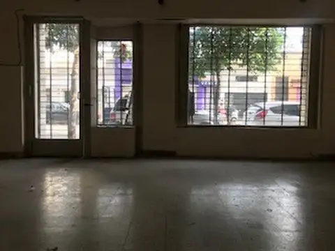 LOCAL COMERCIAL A PASOS DE AV RIVADAVIA NO APTO PRODUCTOS DE VENTA GASTRONOMICOS  37 MTS