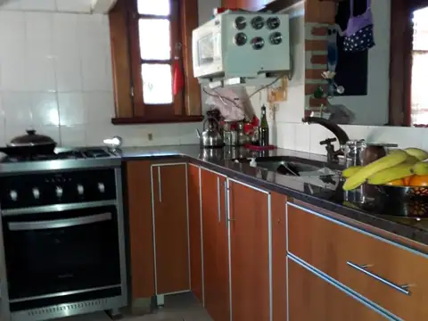 Casa 5 ambientes con 2 baños