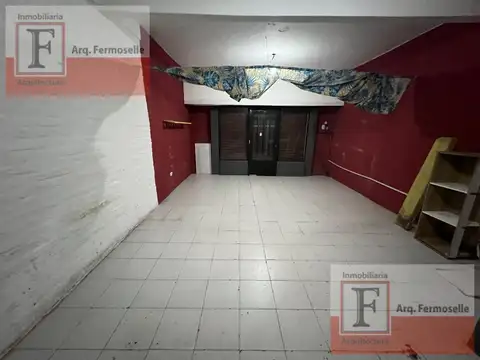 SAN VICENTE AL 700. Local en Villa Dominico. Avellaneda.