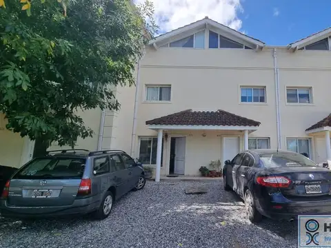 Triplex en venta en el Barrio Cerrado Alto Del Molino, Villa Rosa, Pilar. APTA CREDITO