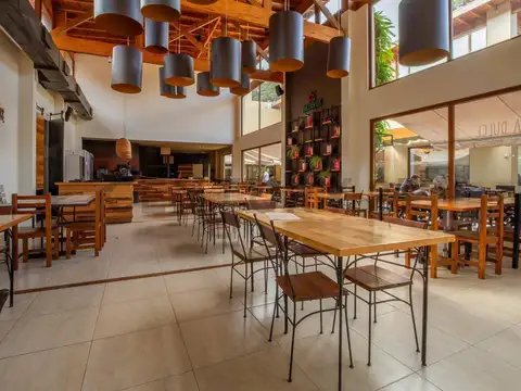 Local Comercial y Fondo de Comercio en Costa Del Este en Venta