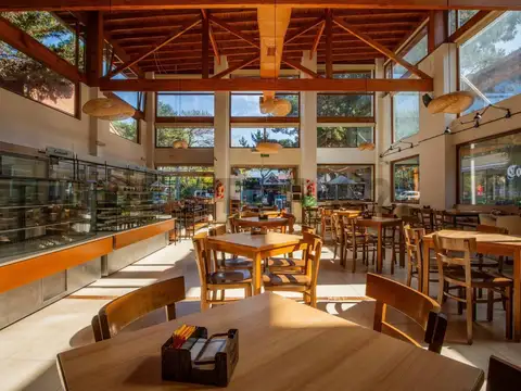 Las Camelias 100, Piso 0