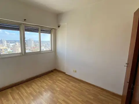 Alquiler 3 ambientes luminoso. Piso Alto