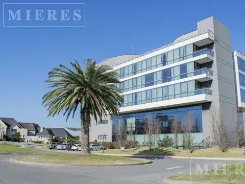 Lote de 1018m² en venta en Pilar Golf