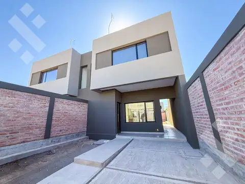 Depto Tipo Casa en Venta en Centenario, USD 180.000