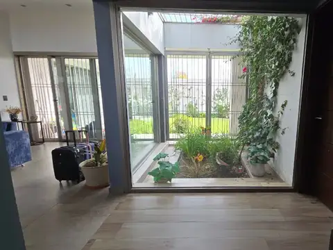 Casa 7 ambientes con 4 baños