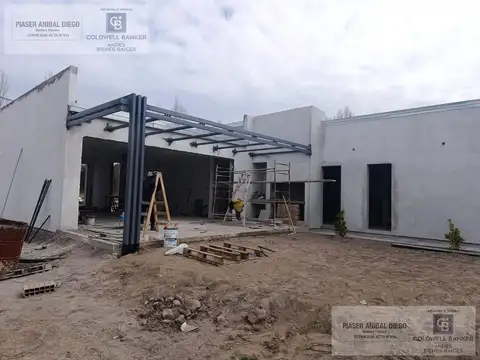 Casa en Venta con 2 cocheras