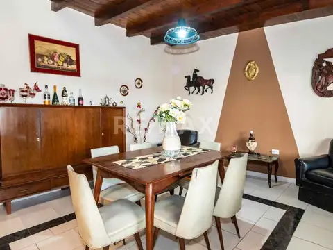 CASA VENTA LA MERCED CHICA CON PILETA 3 DORM