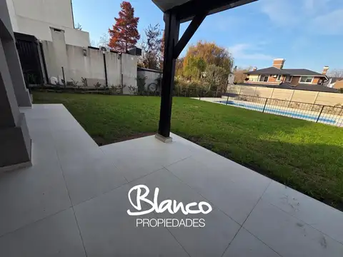 Casa 4 ambientes con 3 baños