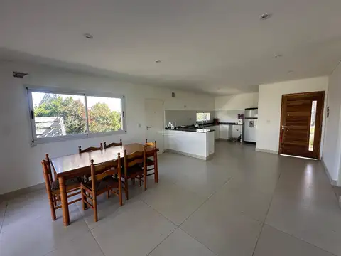 Casa 4 ambientes con 3 baños
