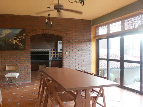 Casa en Venta con 3 cocheras