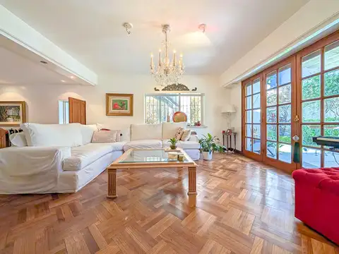 Casa en Venta con 5 cocheras