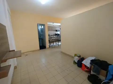 Amplio monoambiente dividido - A 100 mts de la estación - Condiciones especiales