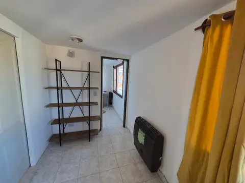 Excelente depto. con todo incluido y amueblado, de dos ambientes en segundo piso.