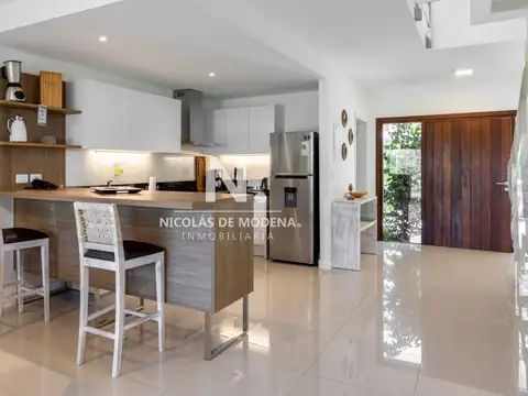 En venta apartamento en Punta Ballena de 4 dormitorios en complejo Solanas.