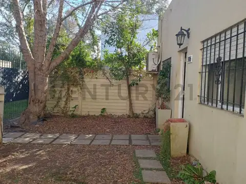 Casa de 1 Dormitorio con Cochera en Venta